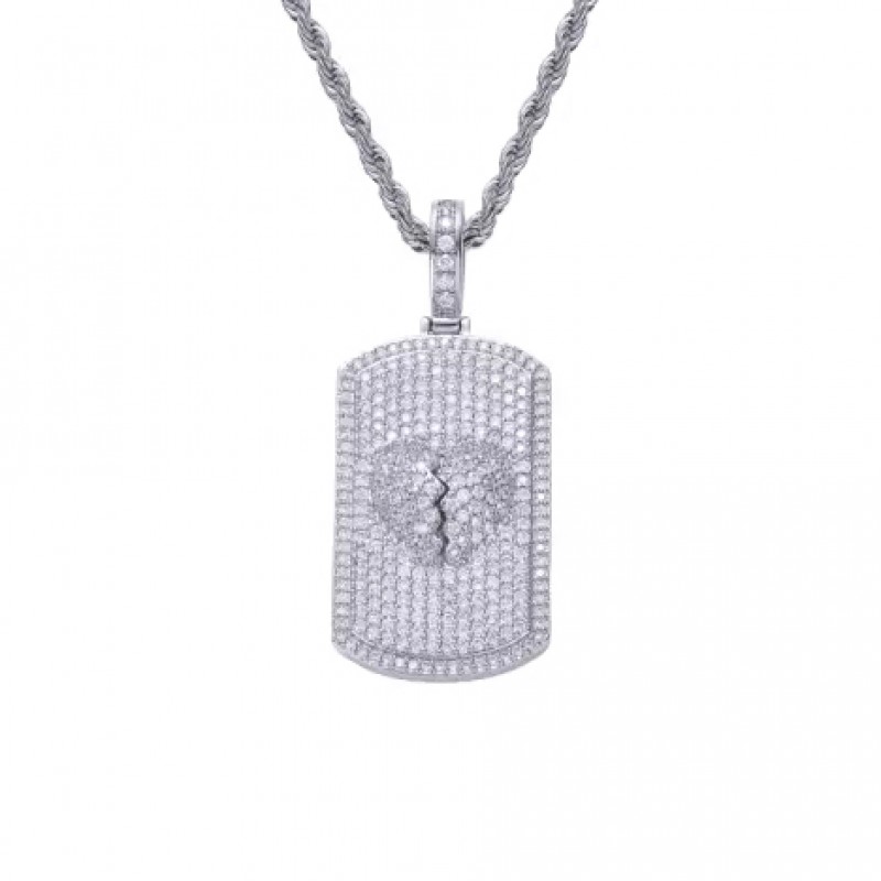 pandantiv argintiu unisex pentru barbati si femei tip medalion placuta tag inima franta incrustat cu cristale semipretioase din zircon CZ