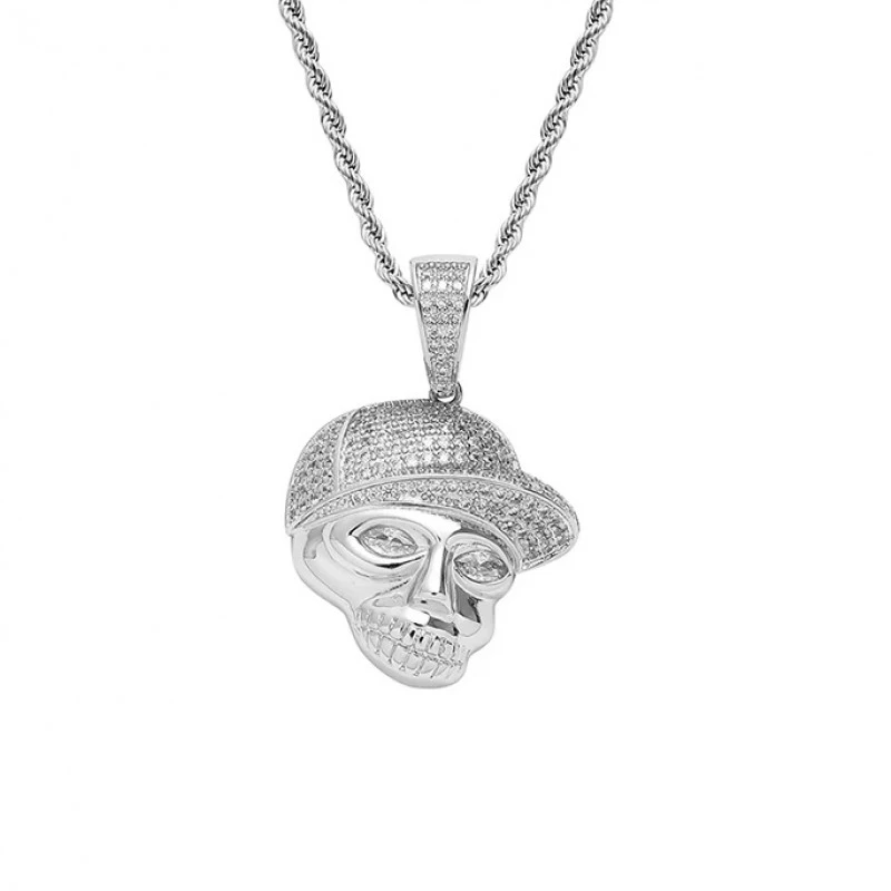 pandantiv argintiu unisex pentru barbati si femei tip medalion craniu cu sapca baseball incrustat cu cristale semipretioase din zircon CZ